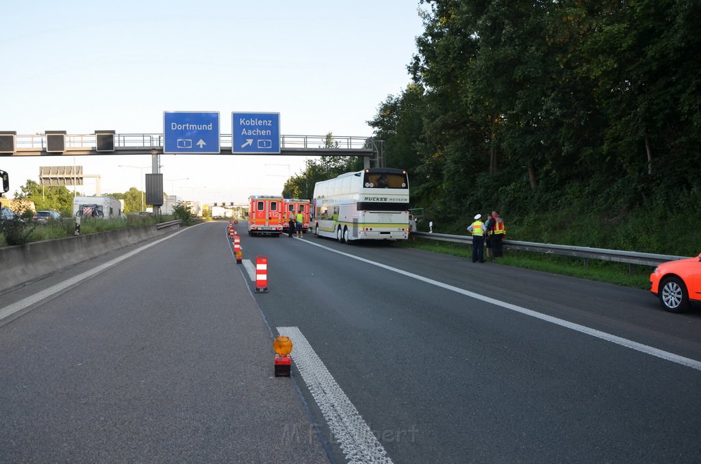 Einsatz BF Koeln Klimaanlage Reisebus defekt A 3 Rich Koeln hoehe Leverkusen P004.JPG